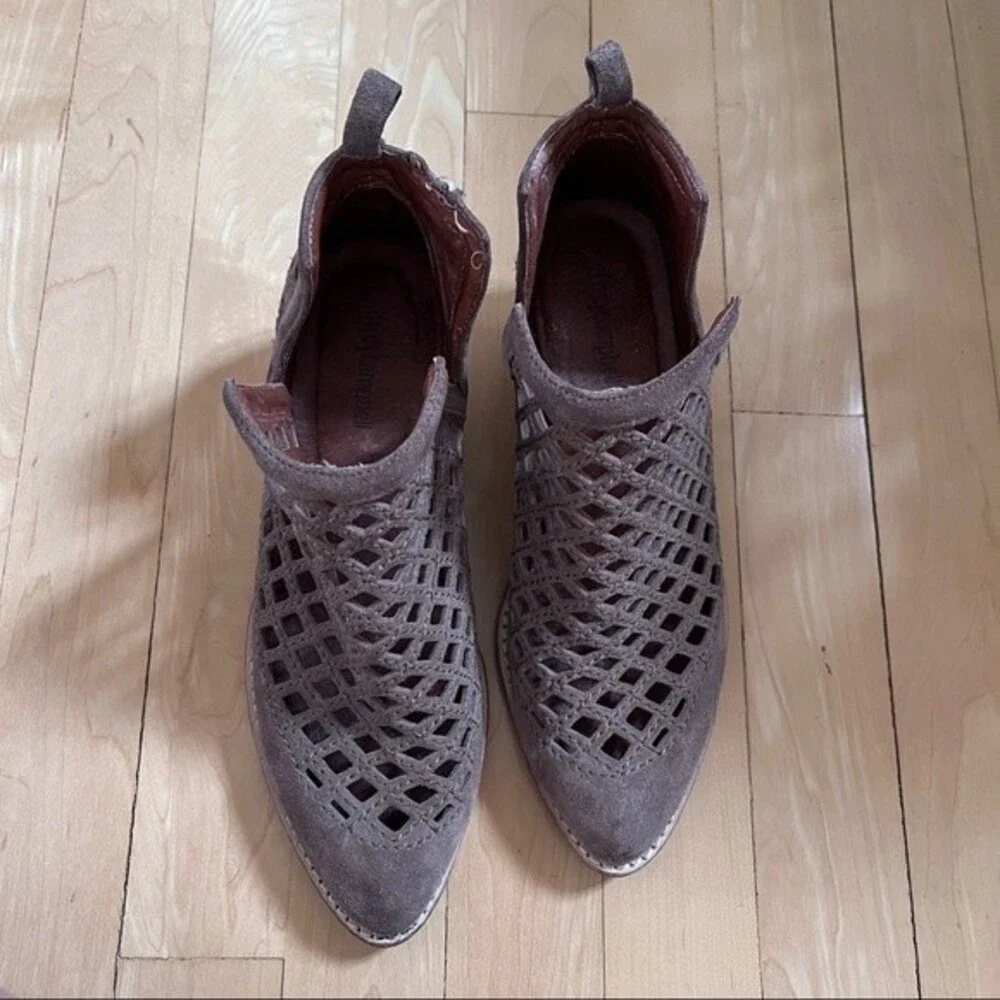 Jeffrey Campbell Taggart Ankle Booties in Taupe 6.5